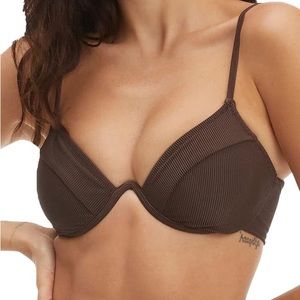 Good American Showoff Curve Top in Ribbed Chocolate